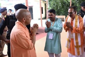 CM SE BHET KARTE SHIV PUJAN